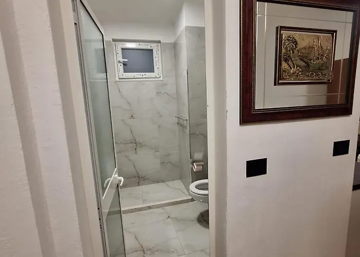 Albania Cozy & Affordable Near Center Τίρανα